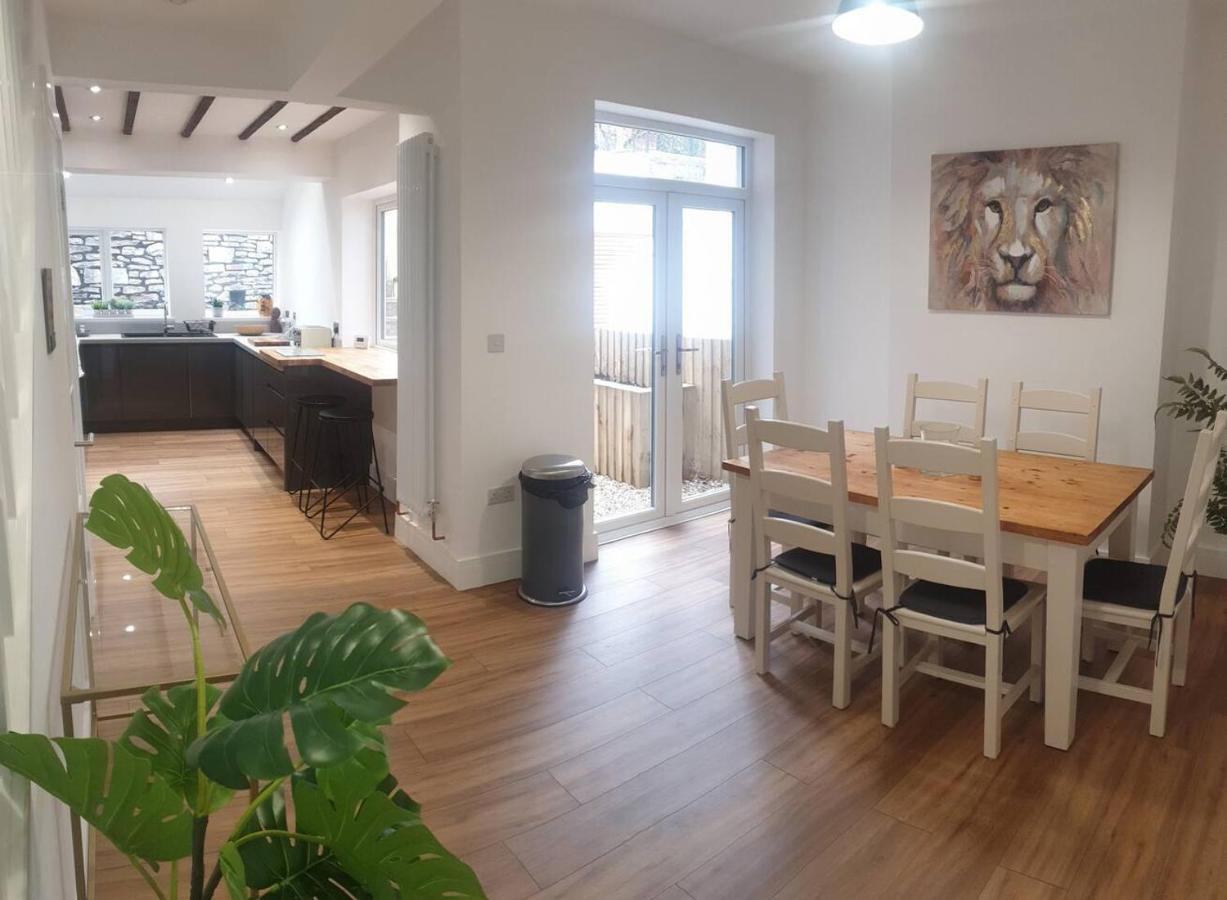 Modern 4-Bedroom Townhouse With Private Garden Abertillery Kültér fotó