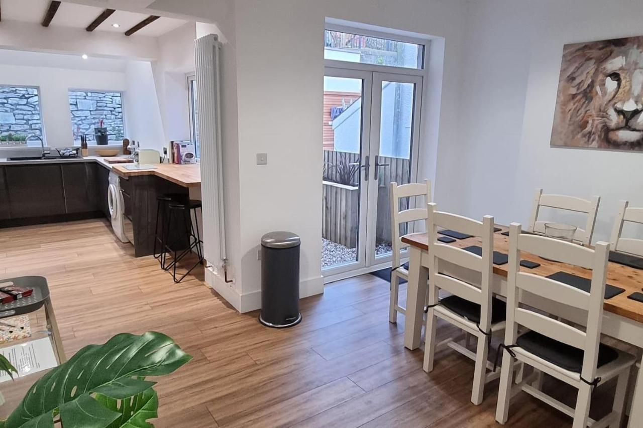Modern 4-Bedroom Townhouse With Private Garden Abertillery Kültér fotó