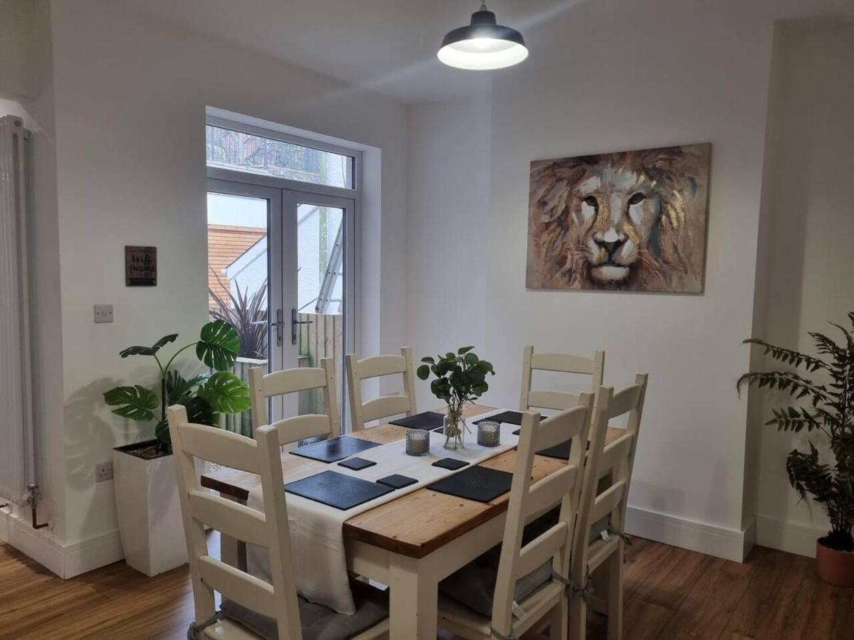Modern 4-Bedroom Townhouse With Private Garden Abertillery Kültér fotó