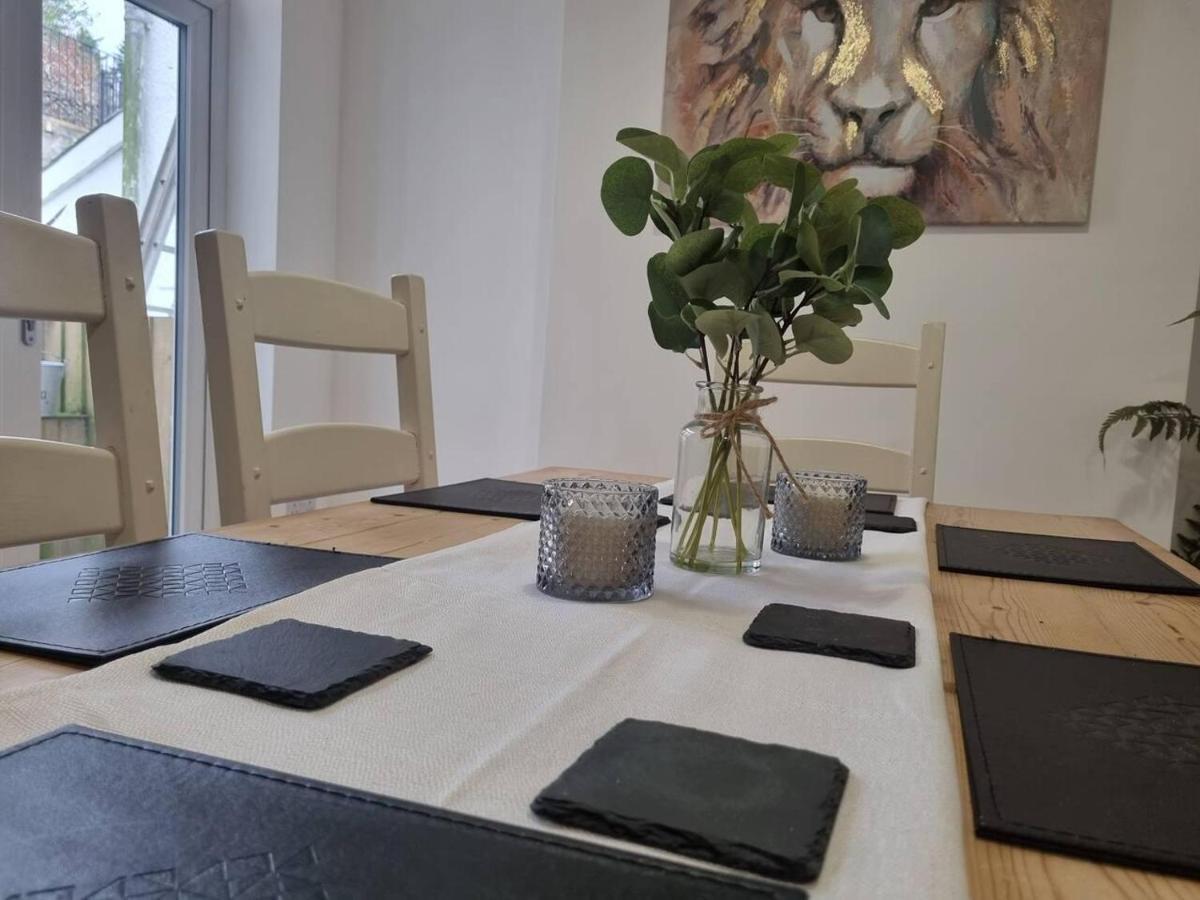 Modern 4-Bedroom Townhouse With Private Garden Abertillery Kültér fotó