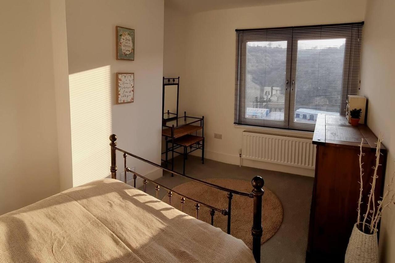 Modern 4-Bedroom Townhouse With Private Garden Abertillery Kültér fotó