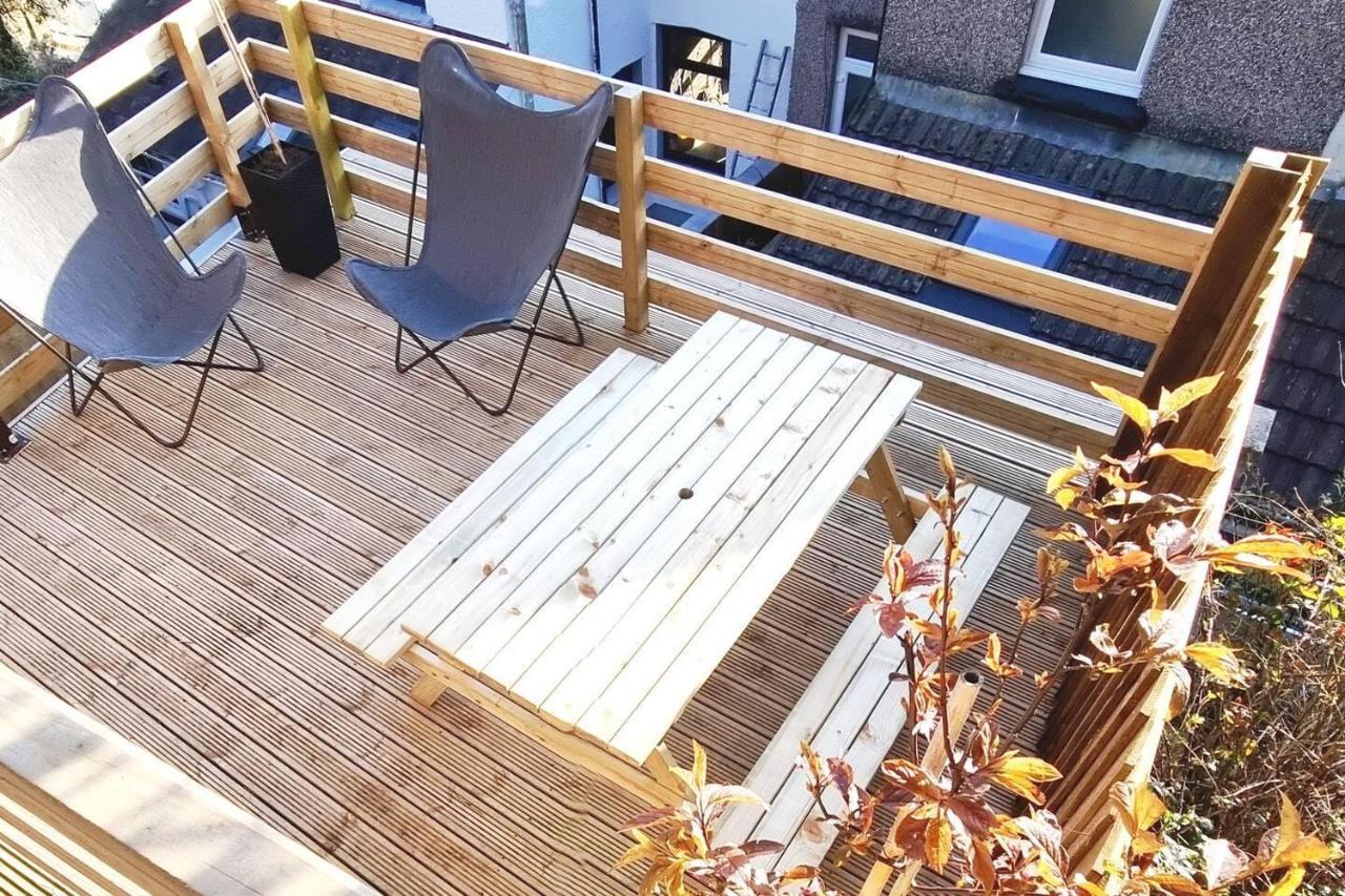 Modern 4-Bedroom Townhouse With Private Garden Abertillery Kültér fotó
